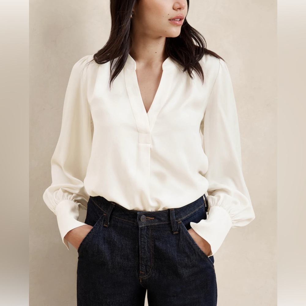 Banana Republic Factory off-white blouse Size S, EUC
